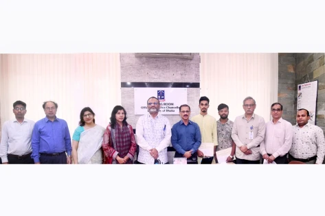 ঢাবি’র দু’জন অসচ্ছল শিক্ষার্থীকে ৫০হাজার টাকা বৃত্তি প্রদান